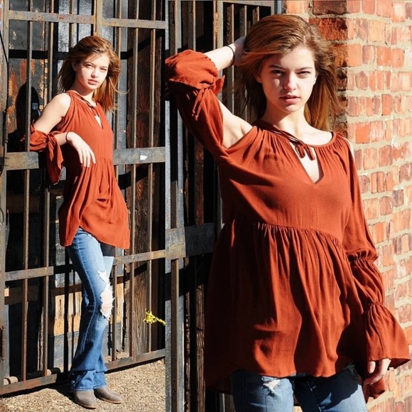 New! Open Sleeve Blouse - Picture 2 of 5